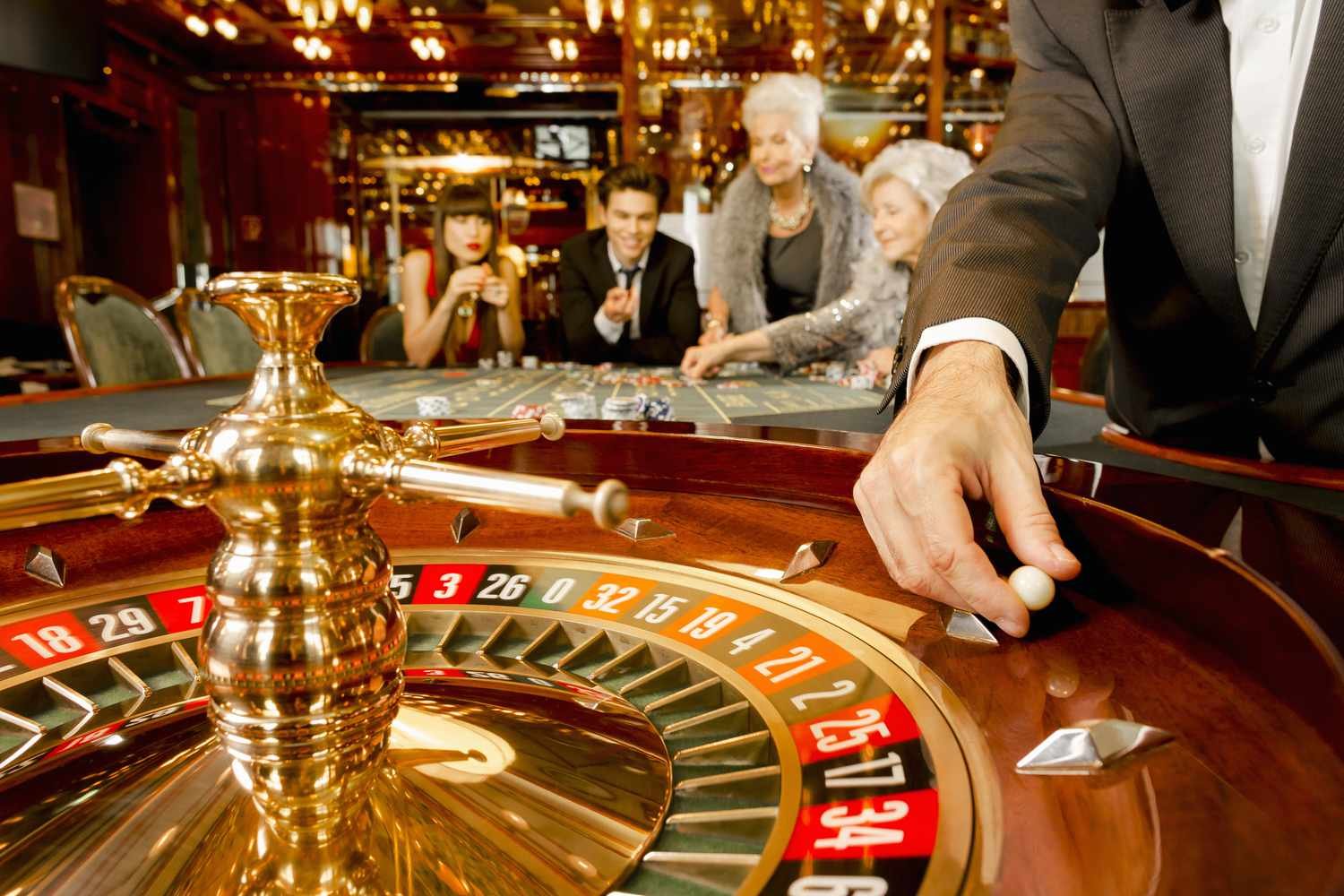 Live Casino Hold'em dealer interface with community cards and player hand on mejampo